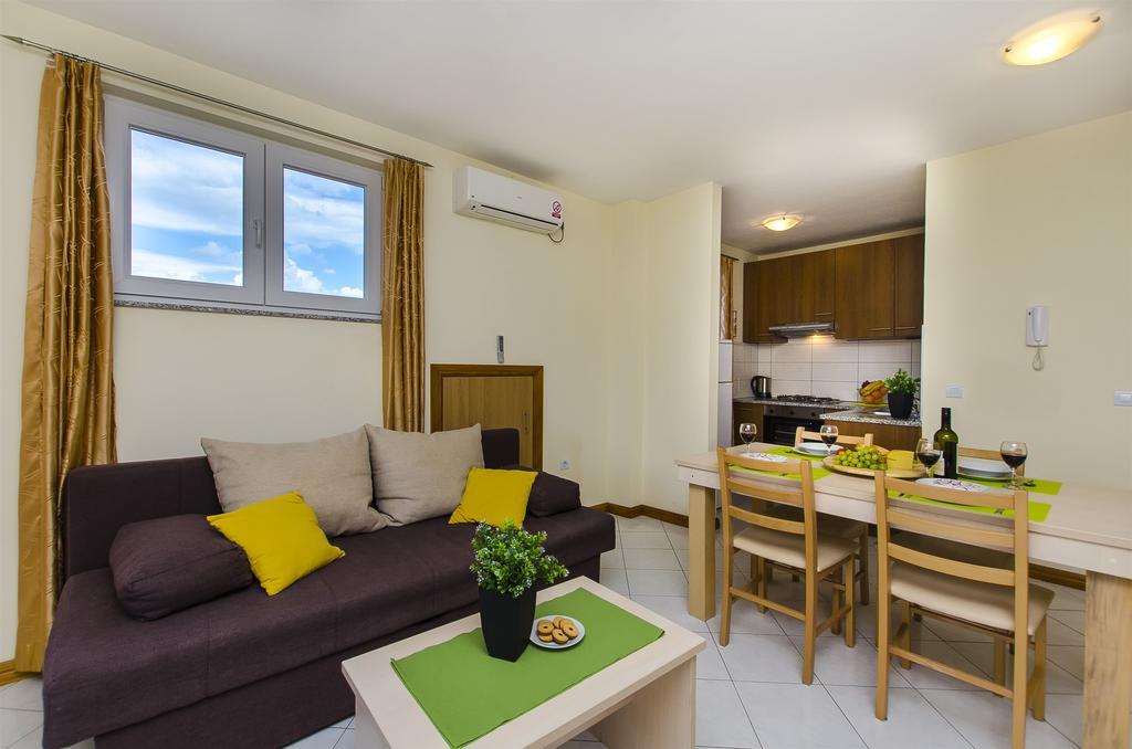 Apartments Glavan Privlaka  Rum bild