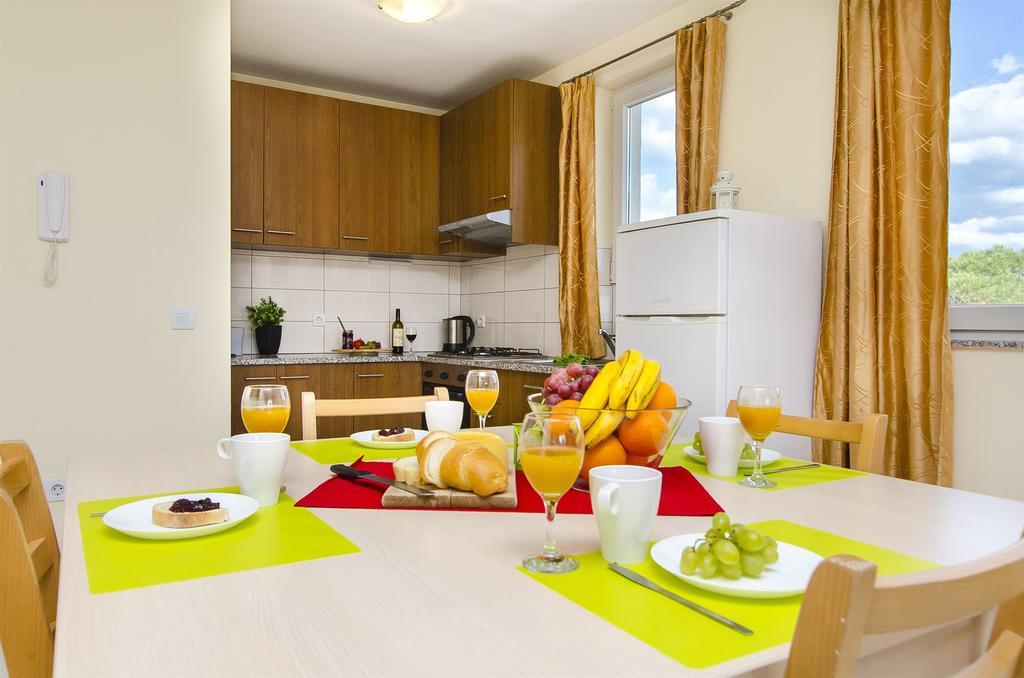Apartments Glavan Privlaka  Rum bild