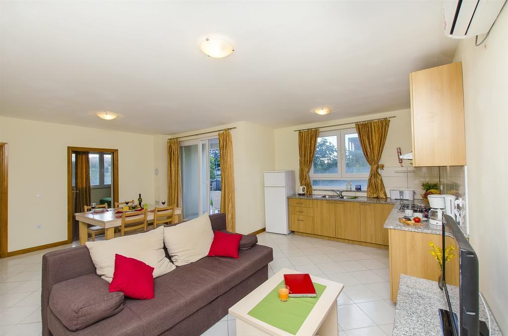 Apartments Glavan Privlaka  Rum bild