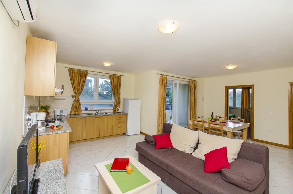 Apartments Glavan Privlaka  Rum bild