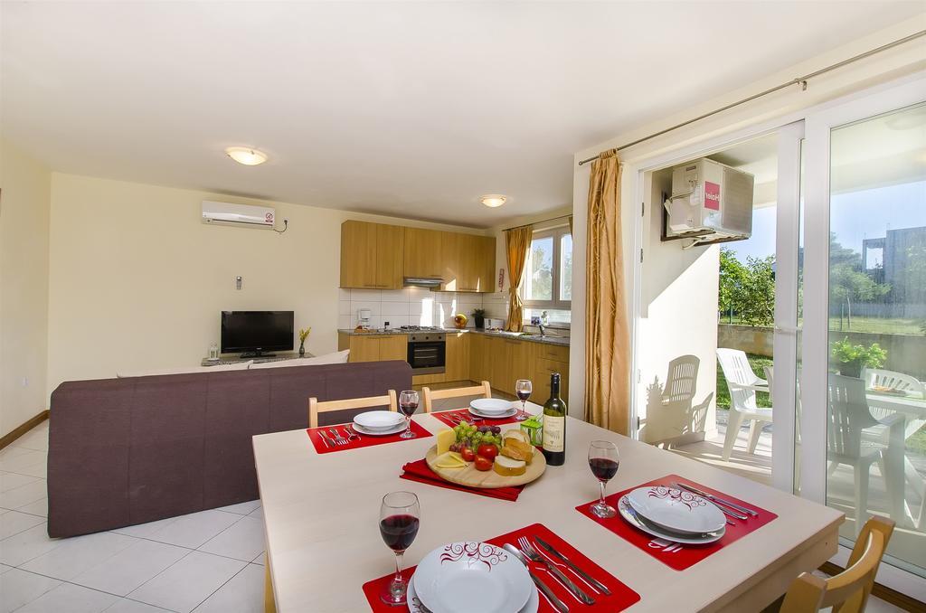Apartments Glavan Privlaka  Rum bild
