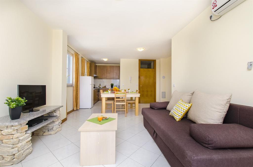 Apartments Glavan Privlaka  Rum bild